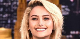 Paris Jackson writes a note to dad, Michael, on his birthday: "you are always with me"