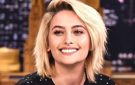 Paris Jackson writes a note to dad, Michael, on his birthday: "you are always with me"