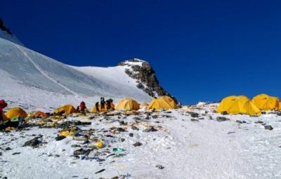 Climbers turn Mount Everest into huge rubbish dump