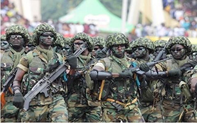 Mob kills soldiers suspected to be robbers