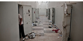 Jail break: Hundreds flee prison