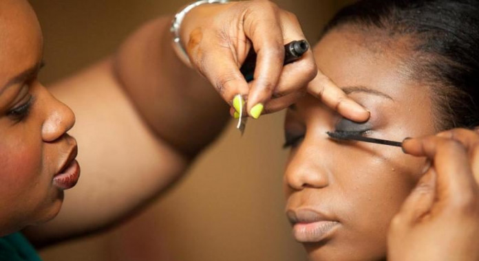 Lady undergoing make-up Makeup – Do’s and Don’ts
