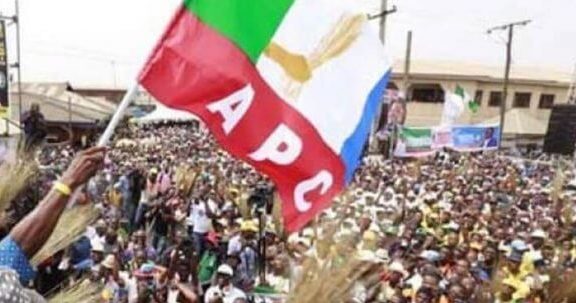 Physically-challenged boy holds crowd spellbound at Buhari's Lagos rally