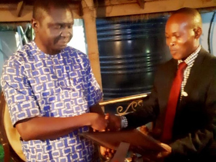 Hon. Charles Anike, National President, Eastern Union (right), presenting the award to High Chief Oguejiofor. TNE Eastern Union, Oriental Platform Honour Oguejiofor For Business Integrity, Patriotism