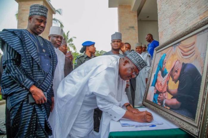 Oshiomhole, Others Visit Gov. Bello Over Mother’s Death