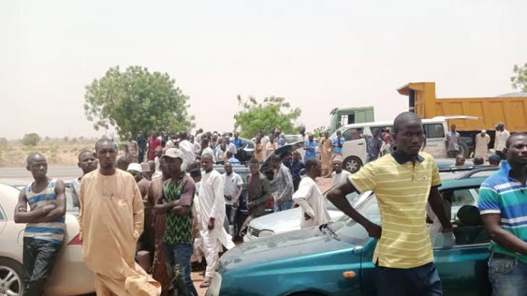 Lockdown: Travelers Stranded On Maiduguri-Damaturu Road