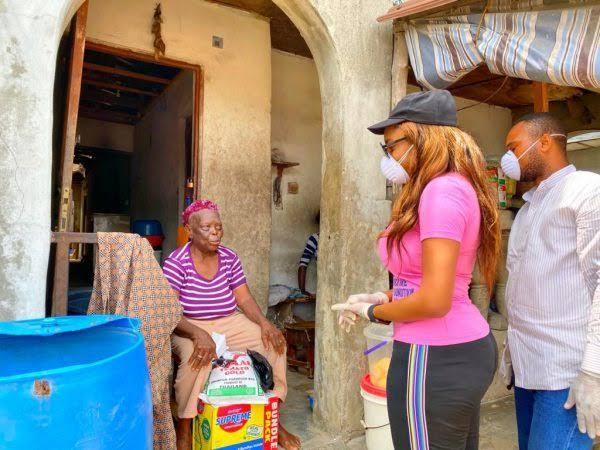images (5) Lockdown: Nollywood Actress, Chika Ike Distributes Stimulus Package To Lagosians