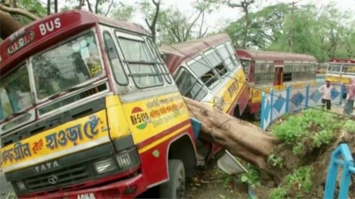 2348dbda8c43340f232a9d635c997b4f Kolkata Devastated As Cyclone Kills Scores In India, Bangladesh