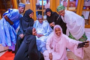 Eid-el-Fitr: Buhari, Family Observe Prayers At Villa