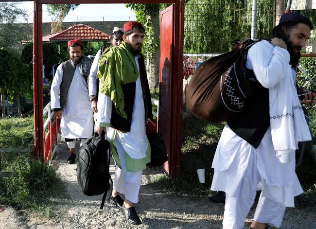 images (2) Afghanistan Begins Freeing 900 Taliban Prisoners, Urges Truce Extension