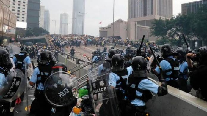 images (33) Hong Kong Police Fire Tear Gas As Protesters Decry China Security Law Plan