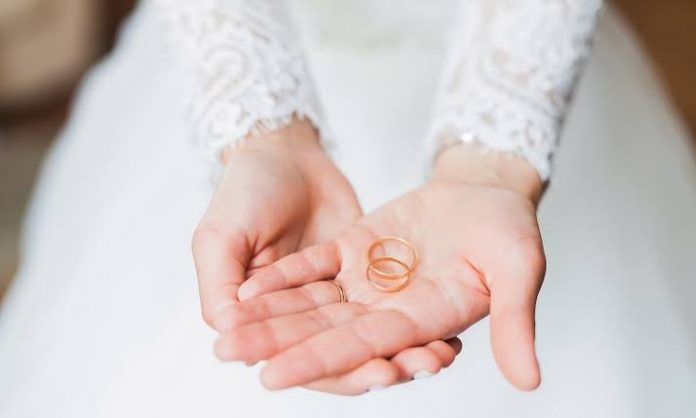 images (18) 10 Obvious Signs That Tell Your Girlfriend Is The One You Should Marry
