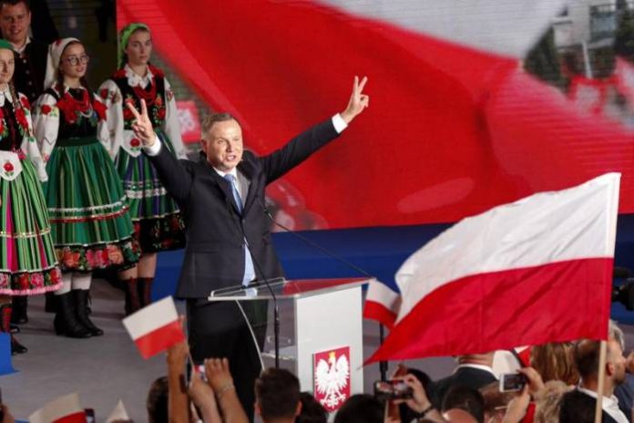 549142_242139_800_auto_jpg Final Poll Shows Stalemate In Poland’s Run-Off Presidential Election