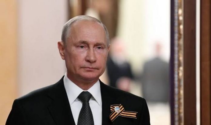 images (7) Russians Vote In Referendum For Putin To Stay In Power Until 2036