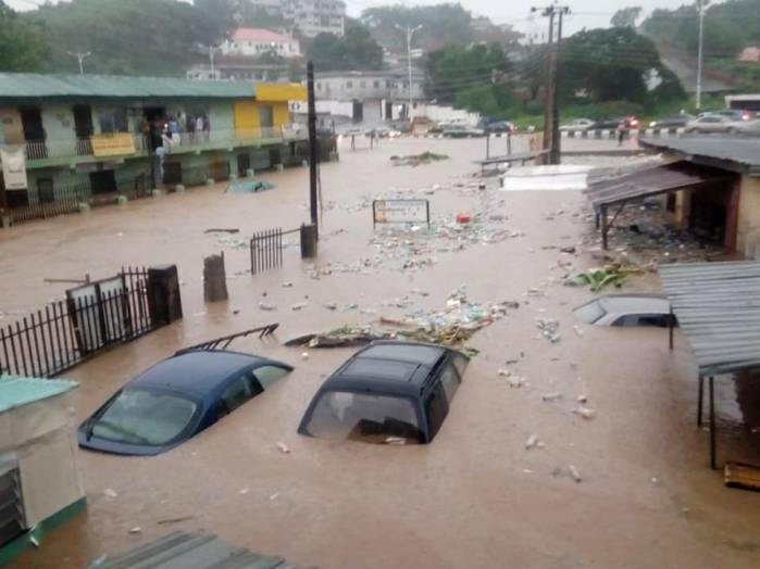 Flood Takes Over Abeokuta Roads, As Ogun River Overflows