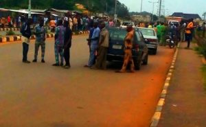 Pandemonium As Customs Officer Allegedly Shot NURTW Chief In Iseyin