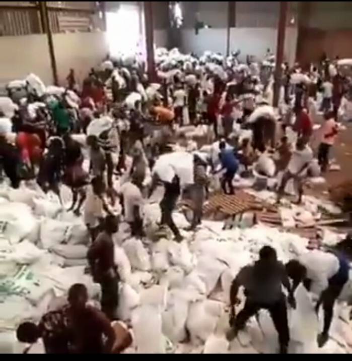 Lagosians Break Into CACOVID  Warehouse, Cart Away Food Items