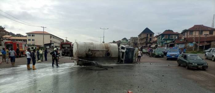 ﻿ Residents Escape Death As Diesel Tanker Fall In Abeokuta