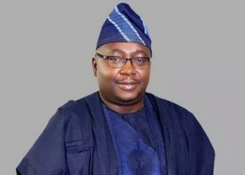 Minister Summons DisCos, TCN Over Worsening Power Situation