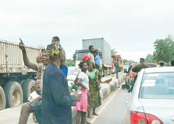 Residents Protest After Fatal Crash K!lls Four Pupils In Ogun